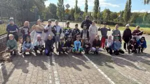 Read more about the article Bezpieczna droga do szkoły – zajęcia z Policją w miasteczku ruchu drogowego